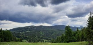 Pentru pasionații de drumeții montane: se anunță un weekend răcoros, cu ploi și vânt