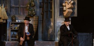 Mari actori pe scena Casei de Cultură din Focșani, cu piesa ”Tache, Ianke și Cadâr”