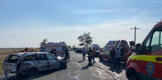 FOTO Trafic blocat pe E85, la Spătaru/ O ambulanță implicată într-un accident rutier