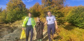 Noroc pentru o bătrână care s-a rătăcit în drumul spre casă/ Ea a fost găsită de polițiști după apelul unui operator de la un call center