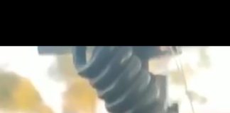 VIDEO CU IMPACT EMOȚIONAL Momentul accidentului de pe DN 2L Tișița-Panciu, cu mașina care a intrat într-un copac