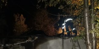Două case distruse de foc, în urma unor incendii