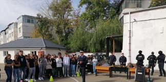 Jandarmii vrânceni, în mijlocul elevilor de la Școala ”Duiliu Zamfirescu” din Focșani