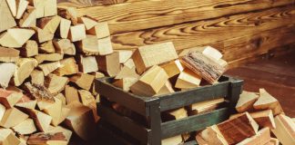 Antreprenorii din industria lemnului: Plafonarea preţurilor pentru lemn de foc generează blocaje majore şi rezilieri de contracte / Se poate ajunge la creșterea prețului pentru populație, prin facturarea separată a lemnului și costurilor asociate