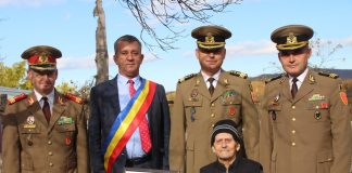 Doi veterani de război, în vârstă de 100 de ani, premiați de Garnizoana Focșani