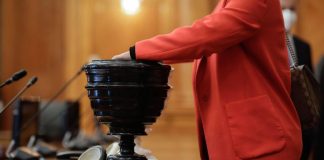 Deputații au adoptat proiectul de lege ”Fără infractori pe buletinele de vot!”