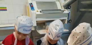 VIDEO-FOTO Elevi ai Școlii Gimnaziale „Anghel Saligny” Focșani au fost „Mici brutari Carrefour”