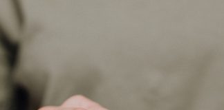 Cum să alegeți fondul de ten corect pentru nevoile dumneavoastră