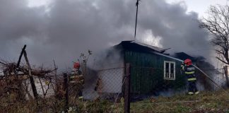 FOTO Locuință din Reghiu, distrusă într-un incendiu