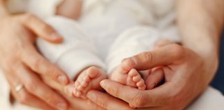 Se majorează indemnizațiile pentru creșterea copiilor / Guvernul a adoptat și alte măsuri care privesc concediul și indemnizația lunară pentru creșterea copiilor