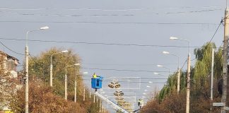 Se montează instalațiile de Crăciun, în Focșani