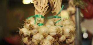 Mai mulți producători de usturoi vor putea primi ajutor de minimis