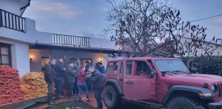 FOTO VIDEO Caravana 4×4, din nou la drum, cu daruri de Crăciun, la copiii și bătrânii sărmani