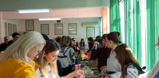 FOTO Târg de Crăciun la Liceul ”G.G. Longinescu” din Focșani