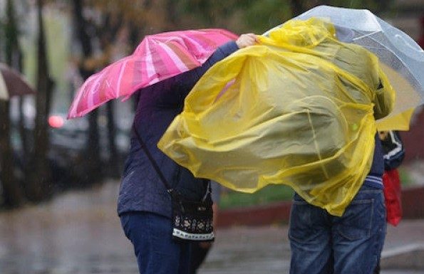 Se strică vremea. Două coduri galbene de ploi torențiale și vânt puternic pentru Vrancea vineri și sâmbătă