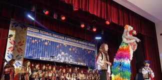 FOTO Colinde, cântece și datini la Festivalul “Tradiții și Obiceiuri Românești – Sărbătorile de Iarnă” din Adjud
