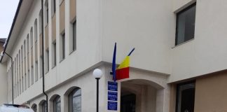ULTIMA ORĂ Tinerii care au bătut un polițist, puși sub control judiciar