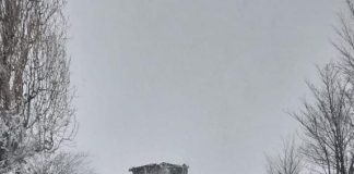 ULTIMA ORĂ 15 mașini blocate în zăpadă, la Jitia