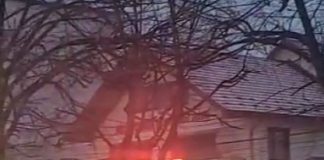 Ce spune poliția despre bărbatul înarmat cu un topor care a tăiat o țeavă de gaze folosind flacăra deschisă