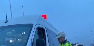 Transportatorii de persoane, opriți în trafic, azi dimineață, de polițiștii rutieri