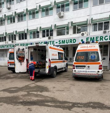 Copil de 7 ani, căzut de la etajul 2