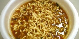 Alertă alimentară: E-uri și sare cu mult peste doza zilnică recomandată în supa la plic