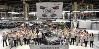 Uzina de la Mioveni a început fabricația de serie a primului model Dacia Hibrid