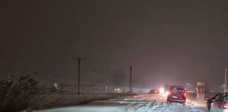 Continuă să ningă și în Vrancea / Atenție la drum!