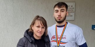 Doi tineri sportivi din Adjud, campioni la aruncarea suliței