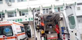 O femeie a ajuns la spital după ce a căzut de la etajul 1