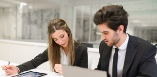 Sondaj de Valentine’s Day: 40% dintre angajați consideră jobul cel mai facil mod de a-și întâlni perechea, iar jumătate dintre ei cunosc cel puțin o situație când colegii au depășit granițele profesionale în teambuilding