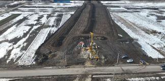 Lucrările la Autostrada A7 sunt în grafic. Grupul UMB a semnat azi și contractele de execuție pentru lotul Bacău-Pașcani