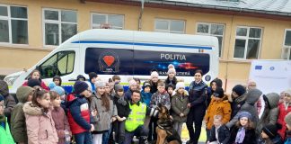 FOTO ”Școala altfel”, cu polițiștii alături de elevi. Câinele Tem, în centrul atenției