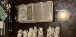 Reținuți pentru trafic și consum de droguri de droguri de risc și de mare risc