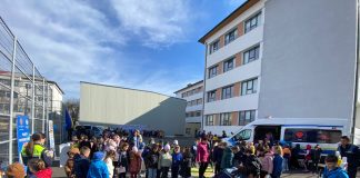 FOTO VIDEO „Școala Altfel”, cu polițiști și demonstrații practice la Școala Gimnazială ”Ion Basgan”