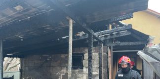 Magazie de lemne, făcută scrum la Gugești. Locuința a fost salvată