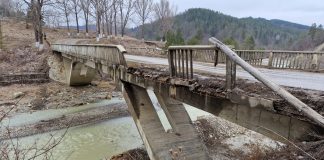 FOTO Podul de la Jitia, pericol pentru mașini / Restricții de tonaj pe DN 2L