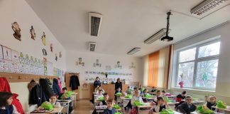 FOTO VIDEO Activități în unități de învățământ ale polițiștilor vrânceni, în cadrul programului „Școala Siguranței Tedi”