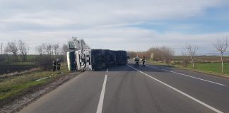 Trafic blocat pe E85, din cauza unui tir răsturnat la Garoafa