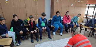 FOTO Asistentele de la SAJ Vrancea au predat tehnici de prim ajutor copiilor de la Școala ”Alexandru Vlahuță” Focșani