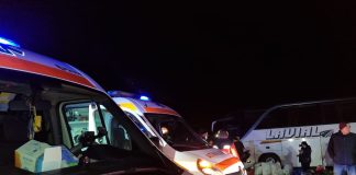Un autocar din Republica Moldova a ieșit, azi noapte, în decor, pe E85. Autoritățile au activat Planul roșu de intervenție