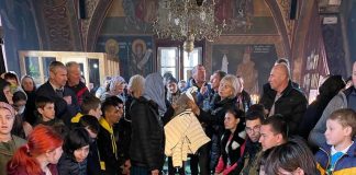 Ritual al “spălării picioarelor” pentru copiii din cadrul Modulelor Familiale pentru Copii cu Dizabilități