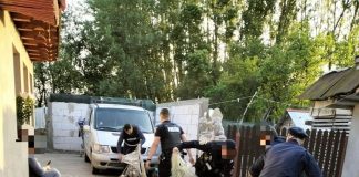 Acțiuni ale polițiștilor în această dimineață: percheziții și combaterea braconajului piscicol