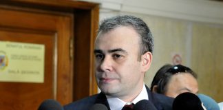Darius Vâlcov, fost primar de Slatina și fost ministru de Finanțe, condamnat definitiv la 6 ani de închisoare. Fostul demnitar nu a fost găsit la domiciliu