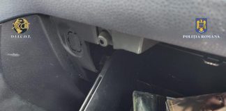 FOTO Noi percheziții la traficanți de droguri care operau în Vrancea și București