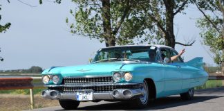 Mașinile de epocă vor ajunge duminică în Crângul Petrești