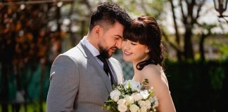 FOTO Solista formației ”Sentimentalii” s-a căsătorit cu fiul unui avocat cunoscut din Focșani