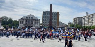 FOTO-VIDEO Cadrele didactice protestează și la Focșani
