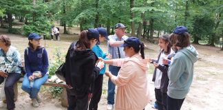 FOTO Tineri și vârstnici împreună, în excursie, în cadrul campaniei ”Adoptă un bunic”