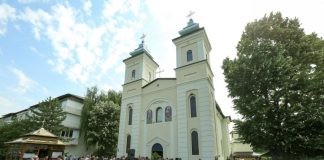 Slujbă de sfințire la biserica ”Sfinții Apostoli Petru și Pavel” din Focșani